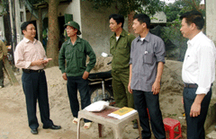 Phó Chủ tịch UBND tỉnh Đặng Minh Ngọc kiểm tra công tác phòng chống dịch tai xanh tại huyện Văn Lâm